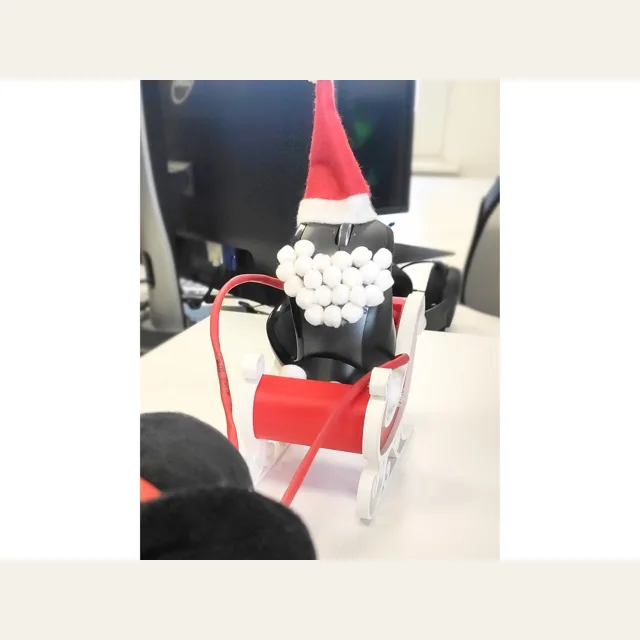 Two-color Santa Sleigh - easy to print